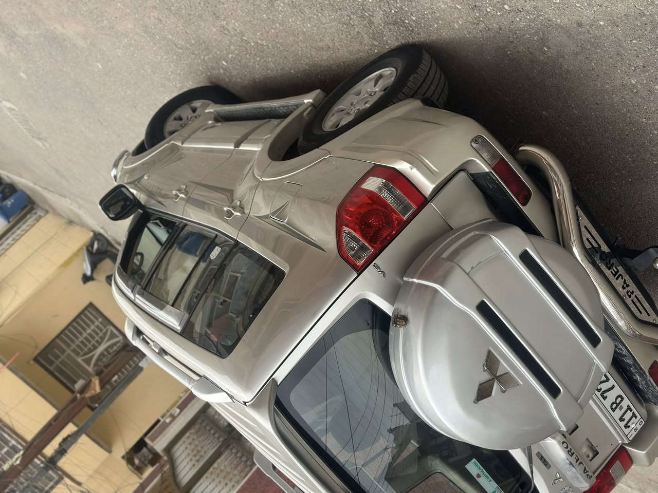 سلام عليكم للبيع باجيرو موديل 2007 السياره كلش جديده السياره بعده عله وضع البلاد السياره كفاله عامه ماعدا الجاملغ بس الخلفي بي صبغ وباقي السياره كفاله مكان السياره بغداد الصليخ رقم صاحب السياره *********** السعر 110 $ ورقه وبيه مجال
