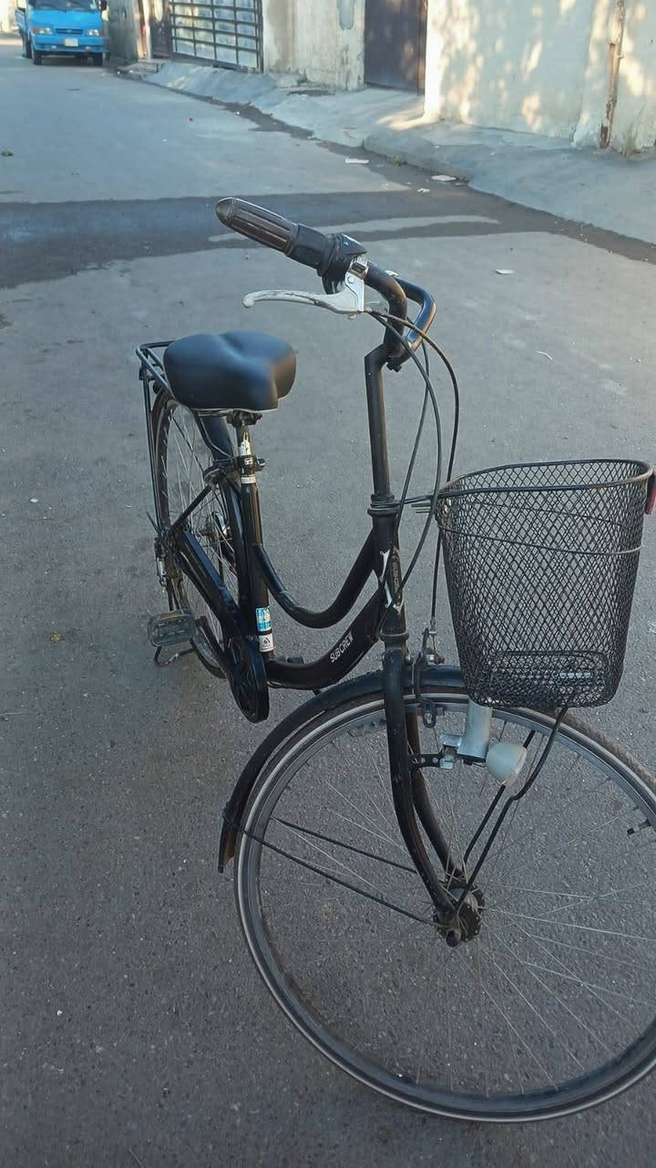 بايسكل ياباني 
حجم 28
المواصفات:
تايرات من نوع (Maxxis)
اضائة اماميه من نوع (Lbbd) شحن سريع
مكينة خلفيه (عقرب- تحتوي 5 نمر)
گلجات اصليه من نوع ( Shimano Alivio )
مواصفات عاليه
هيكل البايسكل بجودة عالية
كشن(سرج) نوعية جيده
الويل من نوع (Shimano Alivio) ايضا
شركه يابانيه معروفة 
والباقي ما يحتاج شرح لأن بعده جديد
( سعر البايسكل 130 وبيه مجال)
مكاني بغداد حي الجهاد 
***********
