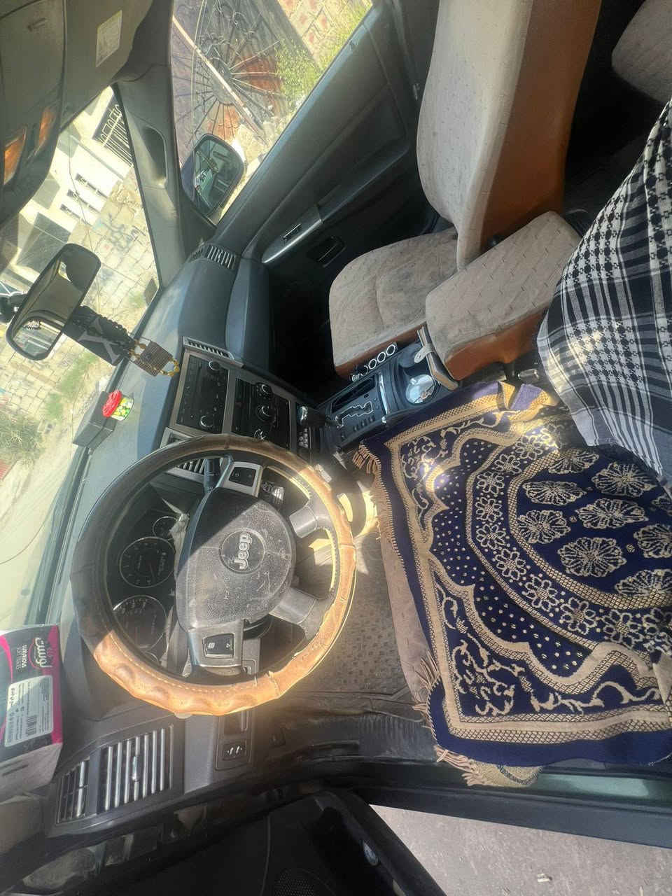 سلام عليكم
جيب شيروكي 
موديل 2008
اللون زيتوني 
الرقم بغداد دولي 
كير محرك جديد
كراسي كهرباء 
وارد امريكي 
قطتعتين تبديل نفس اللون وباقي صافي 
السعر 83وبيها مجال 
للاسفتسار اتصال ع رقم ***********
***********
