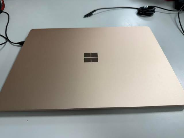 السلام عليكم
سيرفس لابتوب  للبيع   
حجم 13.5
شاشة 2K IPS لمس QHD 
Core i7 1185 G7 جيل 11 
Ram 16GB DDR4 4333mhz سرعة عاليه كثير 
HARD 256 SSD يمكن تطويره
كرت شاشة انتل Iris xe 8GB g7
اداء قوي 
بطارية يدوم لحد 6-8 ساعات
مصنوع من الومينيوم و جلد الكانترا الايطالي 
كاميرا 720 HD كلش واضح 
نسخه business edition رجال الاعمال 
Face ID فتح بل وجه نفس آيفون 
مستخدم قليل جدا 

نظافة قرب ١٠٠٪؜ 

655 الف   

بيع فقط! 

***********

ممتاز للبرنامج الهندسيه او برمجه ساعات عمل طويله مع شاحن بلادي ١٠٠٪؜
