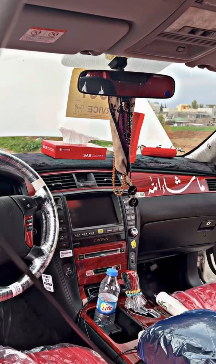 شاهينه براوه ٢٠٠٧گه وره به بچوك نمونه له جواني سه قفو گوراو به شه رت  جلدو هيته ر بي ته قه و ره قه يه   سه ياره كه وه سفي ناوي له ره سمه كه جوانتر نه بوو نه ته وي  برا ئه گه ر موشته ري نيت سه ر خوم و خوتيش مه يه شينه سه ياره كه هي مه عرز نيه له كوميند ژماره يه ك دانه ن سعره كه ي بؤت ديت***********
