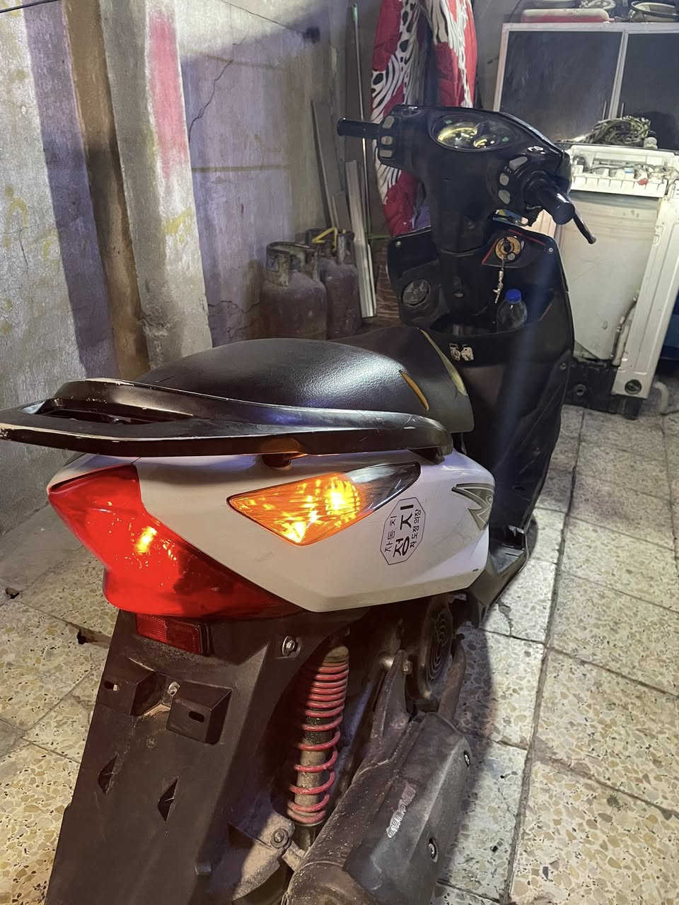 للبيع دراجه ثعلب 140 نظيفة كفراتها بلاديات وكهربائيات شغاله كامله جاهزة من كلشي شغل واطلع  سلف وهندر نگره لايتات زنون تايرات جدد مكاني بغداد الحرية اذا شراي اتصال على هل رقم 
***********
