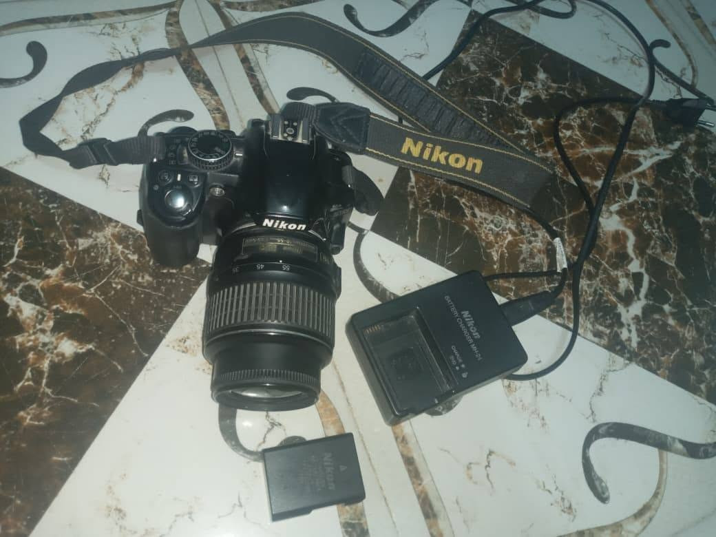 كاميرا تصوير نوع  نيكون D3100 ملحقات حزام نيكون اصلي وشاحنة وبطارية استعمال قليل ملاحظة العدسة بيها نقاط سود لكن ممأثرة بأي شي طبيعي شغاله ع فحصسعرها 300 وبيها مجال قليل واذا اكو مراوس بماطور وفرق هم عادي


**إذا كنت صاحب هذا الإعلان وتريد حذفه لأي سبب، رجاءا أرسل رسالة إلى الدعم الفني**