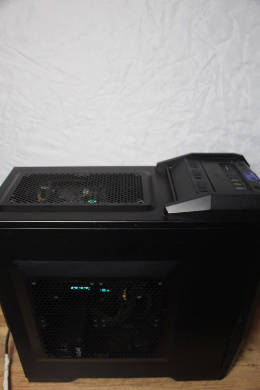 حاسبة متكاملة ونظيفة جداً، جاهزة للألعاب والتصميم والشغل!
💰 السعر: 390 ألف دينار بس!
🔧 المواصفات:
المعالج: Intel Core i3-9100 (الجيل التاسع)
كرت الشاشة: NVIDIA GTX 1060 3GB
الرامات: 16GB بسرعة 3600MHz
 (كلش سريع)
التخزين:
 الاول SSD 1000GB (واحد تيرا)
SSD 120GB الثاني 
المذربورد: ASUS (نوعية ممتازة)
الكيس: GameMax احترافي ويا 3 مراوح تبريد وإضاءة LED زرقة
الويندوز: Windows 11 Pro (مفعّل ومرخص)
⚡ شتسوي بيها:
✅ تلعب كل الألعاب براحتك (Esports, Open World, Online Games)
✅ برامج التصميم والمونتاج (Adobe Photoshop, Premiere, After Effects)
✅ البرامج الهندسية (AutoCAD, SolidWorks, Revit)
✅ تفتح بسرعة صاروخية بفضل الـ SSD
✅ زينة للدراسة، الشغل، والألعاب
📍 التفاصيل:
السعر: 390 ألف دينار 
المكان: النجف الأشرف
الاستلام: استلام من عندي مباشرة (ما عندي  توصيل)
الحاسبة نظيفة وجاهزة، تاخذها وانت راسك بارد ومرتاح


**إذا كنت صاحب هذا الإعلان وتريد حذفه لأي سبب، رجاءا أرسل رسالة إلى الدعم الفني**