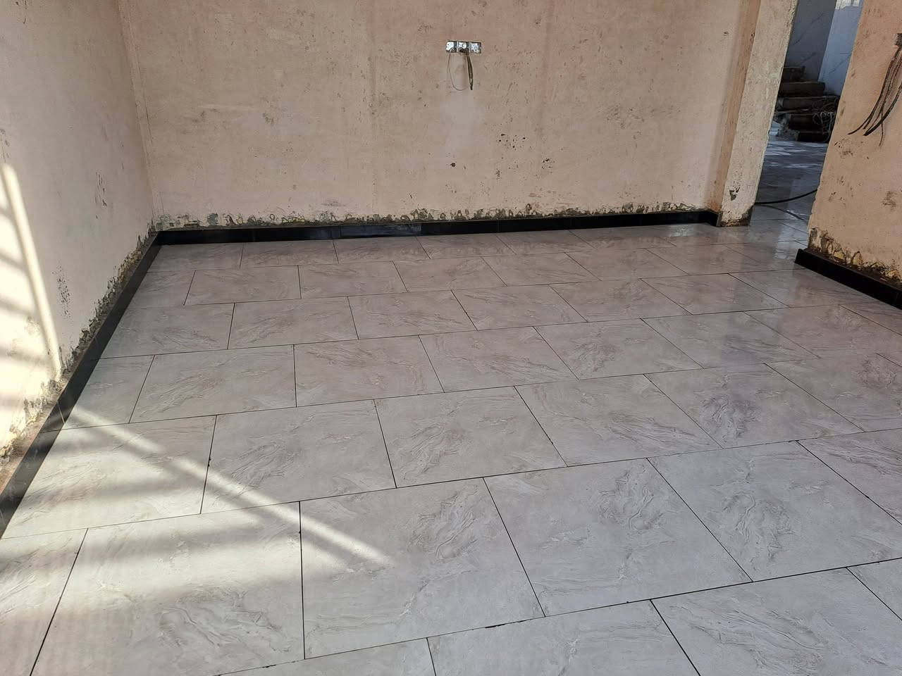 سلام عليكم 
لجميع اعمال السيراميك
جداري /ارضيات 
بورسلين   كاشي   مرمر   كرانيت    مقرنص فرشي سطوح - تفليش وتطبيك ترمير وحاليا متفرغ لتواصل هذا رقمي***********  شغلي كربلاء + طويريج
