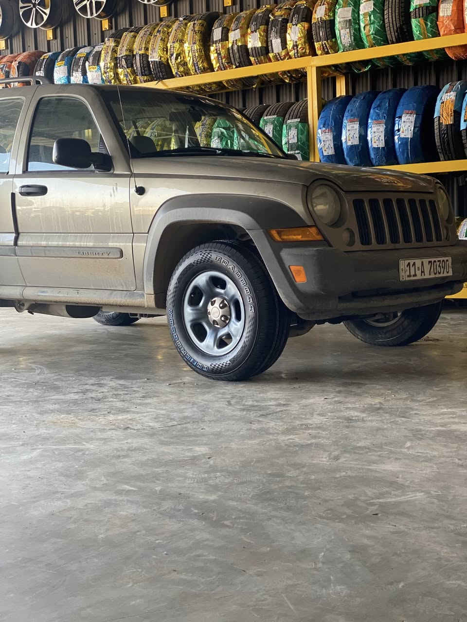 السلام عليكم
متوفر تاير جديد كافه القياسات والاحجام 

كوري تايلندي صيني انتاج حديث 

واسعار جمله 

فتح وشد داخل المركز مجاني 

العنوان مدخل الشباب مقابيل حسينه حواس 

الرقم ***********
