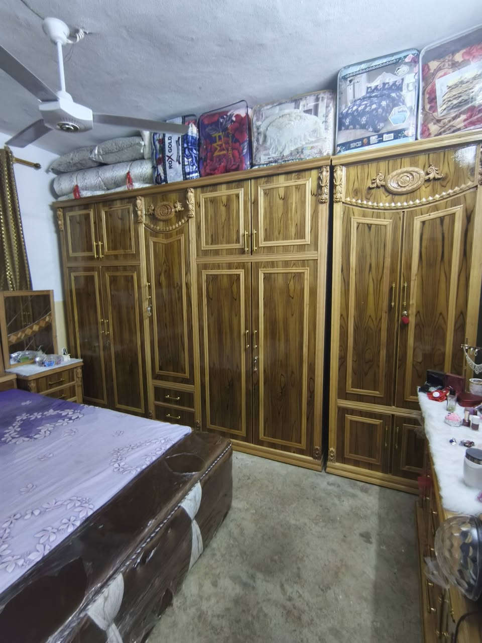 خشاب. لبيع. جديد.. سعر مليون350عنوان. موصل. بيواتساب***********
