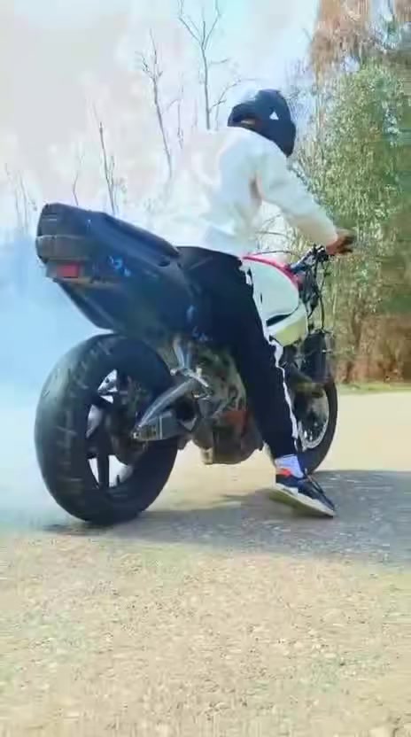 سلام عليكم بطح 919 هونده صالنصه رياضي كربون فايبر كهربائيات شرط محرك مابي عيب وراق بي سعر  مليون 100 مكاني كركوك حي العسكري رقمي *********** مراوس هم يرهم
