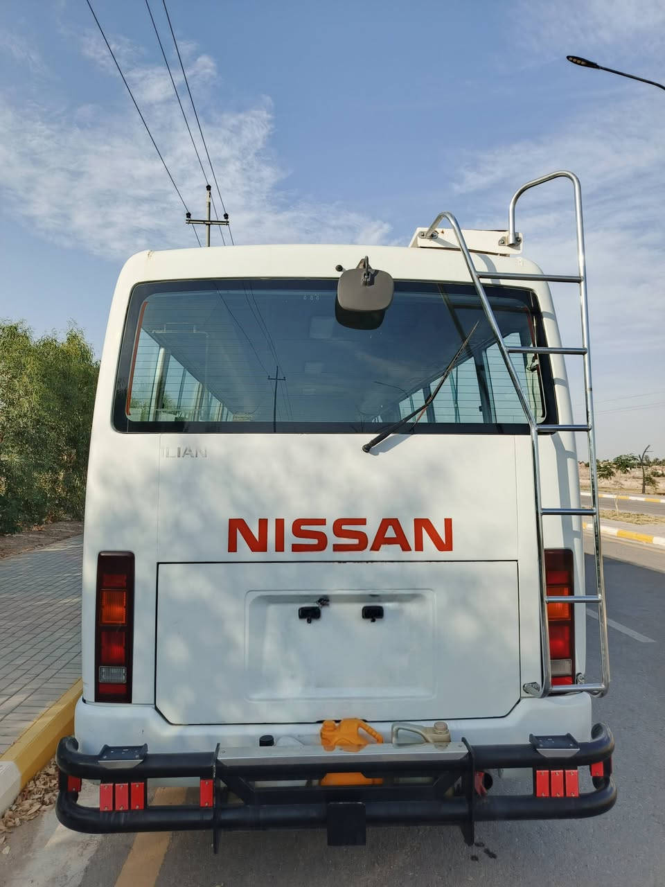 نيسان 2008 للبيع، رقم بغداد 
كير ومحرك  خير من الله (جديد مال حاوية) ، تبريد ثلج، كهربائيات كلها شغاله ، مصبوغه حزام للجمالية ( بدون ضربة ) ، الكشنات سياحي وشوف بعينك ، تخم تاير،،،،، السيارة نظيفة تحتاج ملاحظات بسيطة فقط. 
#ملاحظة : السيارة لديها خط لنقل الطلاب من بدرة الى مدرسة ثانوية جبل عرفة المختلطة ( قرية دهنوك) 
للاستفسار الاتصال على الرقم ***********
