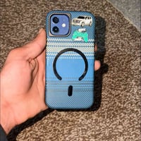 iPhone 12.             عادي مو مني  يالله السلام عليكم مثل ما شفت بل ص...