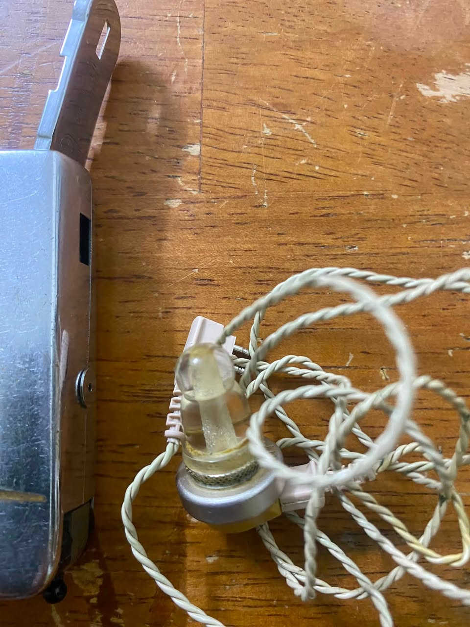 للبيع جهاز سمع Philips أصلي – صناعة هولندية 🇳🇱

جهاز سمع Philips HP 811D الأصلي، Made in Holland، بحالة جيدة ويعمل بشكل طبيعي 100%.

✔️ يعمل بكفاءة ممتازة.
✔️ السماعة الأصلية مرفقة.
✔️ قطعة كلاسيكية (Vintage) من شركة Philips المعروفة بالجودة.
✔️ مناسب للاستخدام اليومي أو لهواة اقتناء الأجهزة القديمة.

💰 السعر: 120,000 دينار عراقي.
🚚 يتوفر توصيل إلى جميع محافظات العراق.

📩 للاستفسار أو الحجز، راسلني على الخاص.


**إذا كنت صاحب هذا الإعلان وتريد حذفه لأي سبب، رجاءا أرسل رسالة إلى الدعم الفني**