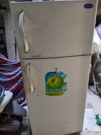 ثلاجة كبيرة • شغالة • بدون تصليح