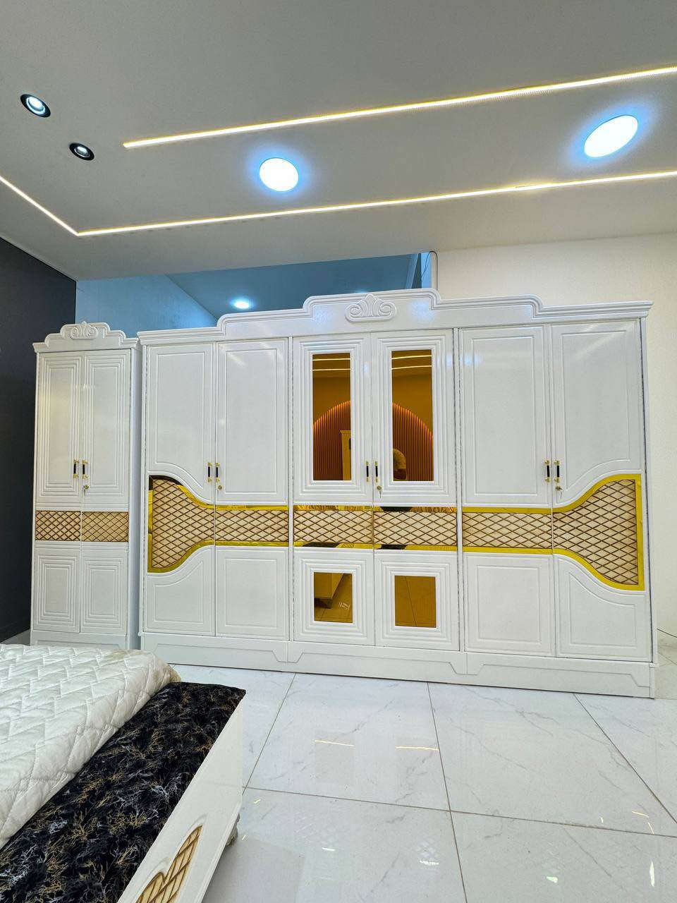 السعر // مليون و 150 فقط 😍

🔅تفاصيل الغرفة المرمري  ....

 خارج ٤ملم ام دي اف 🔺
وداخل معاكس ٣ملم 
صبغ حراري  درجة اولى 

عدد القطع  ٧ قطع 😍
🔺1 //جرباية  قياس  ١٦٠ × ٢٠٠ 
🔺//ميز جانبي ايسر قياس ٥٠
🔺2// وميز  جانبي  قياس ٥٠
🔺3// زاوية ارتفاع مترين عرض ٨٠
🔺4// وميز بلازمه  
🔺5//وميز مراية ارتفاع مترين عرض ١٢٠
🔺6// وكنتور ٦ باب  ارتفاع مترين و١٥ طول ٣ متر و١٥

القطعه الثامنة حسب الطلب شازلون
شازلون سعرها ٥٠ الف
شازلون مخزن ٧٥ الف بغداد, العراق


**إذا كنت صاحب هذا الإعلان وتريد حذفه لأي سبب، رجاءا أرسل رسالة إلى الدعم الفني**