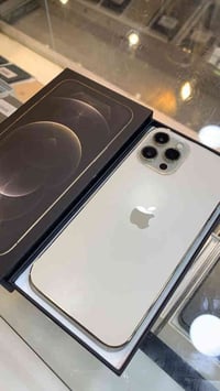 ايفون 12برو ماكس للبيع ذاكره 256 بطاريه 75 كامل مع الكارتونة