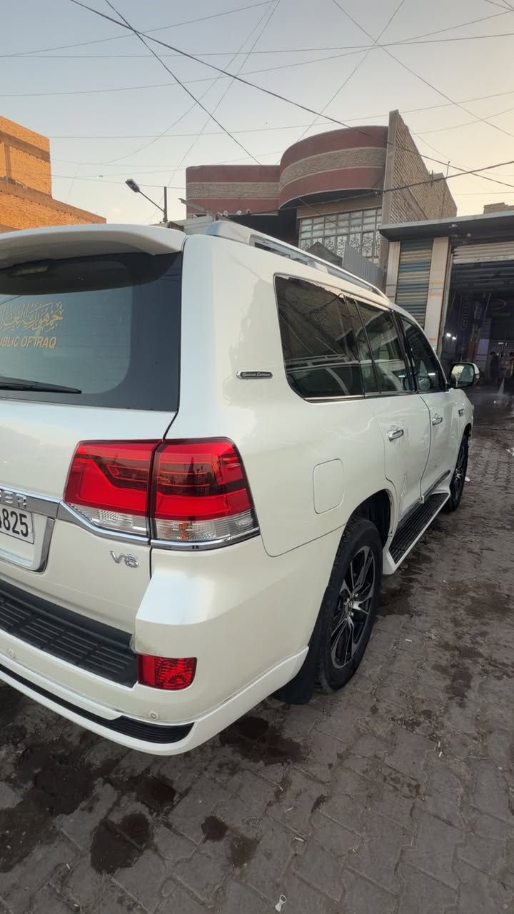 لاندكروز 2021 
بحريني فول مواصفات 
خليجي مكفول 
من كلشي 
ماشيه 70 
الف كيلو متر حقيقي 
كشنات جلد فتحه ثلاث شاشات 
ثلاث قطع تبريد صندوق كهرباء كاميرا خلفيه شاشه ابل كار بلي بلوتوث واي فاي خزن ميموري 
مري جانبيه كهرباء فورويل مودات قيادة ثلاجة 
تايرات دانلوب شادلها جديد  لايتات زنون ليد نهاري 
كراند تورنك شاشه ليزريه 
رقم اربيل تحويل مباشر 
السيارة جداً نظيفه استخدامها قليل مال بيت 
محرك 6 سلندر 4000 سيسي 
السعر 58000
مكان السيارة بغداد
***********
***********
