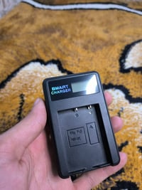 شاحن بطاريات • إلكترونيات