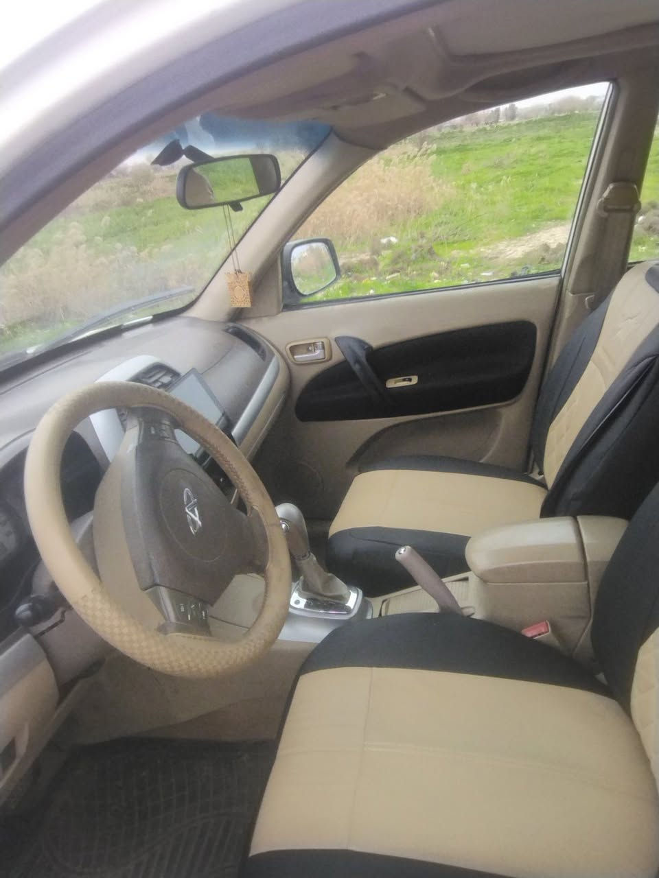 السلام عليكم 
سيارة تيكو 2012 للبيع رقم مسطرة جديد شرعي بل موصل شرط تحويل كير ومحرك شرط تدفئة تبريد بشرط داخلها جديد وبيها تنتة سكف جاماات ومري كهرب شاشة كامرة كشنات جلد سيارة كلش نظيفة مال جناي سيارة ما ناقصها شي بس شغل واطلع ضررها خمس قطع بدون دواخل 

السعر 65 ورقة 

للاستفسار 
***********
