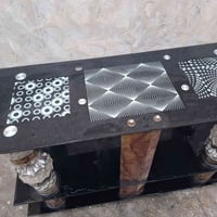 ميز مستعمل • قابل تفاوض