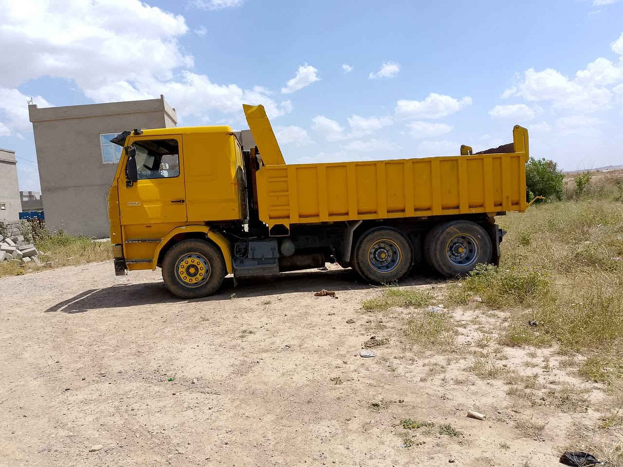 سكانيا 112 ونص رقم فحص نينوى مكينة لاصرف ولانفخ كير 5...5 سحال چوب  ..العنوان جنوب الموصل القيارة السعر 95 ورقة بيها مجال..رقم الهاتف ***********
