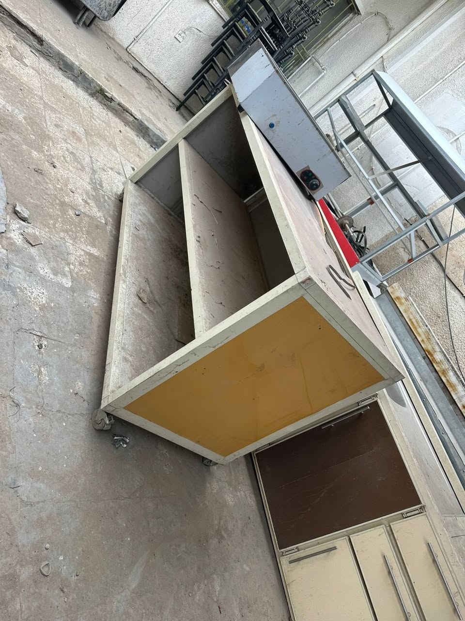 سلام عليكم . 
غراض نضافتهم ٨٠ بالميه شوايه مال كص مشتغله ٧ ايام فقط قلايه مال فنكر وفلافل وبركر ما مشتغله نهائياً تجي تشوف بعينك واي كلام مخالف اني اخسرلك الي تريده عندي هواي غراض كلشي بسعره والغراض متروكات وعليهم تراب بس يحتاجلهم غسل  فقط
مكانهن الشعب 
للأستفسار اكثر الاتصال: 
كلشي بسعره الي تريده تعال شوفه بعينك واقتنع واني اراعيك بالسعر وبخدمتك امانة الله الغراض جدد
مكلف بنشر للتواصل واتساب على الرقم ***********
