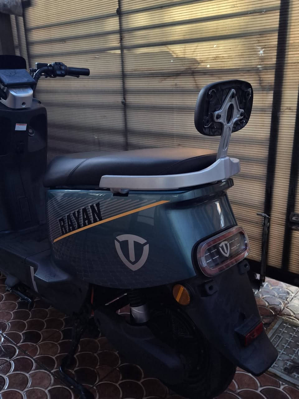 السلام عليكمالسلام عليكم
دراجة ريان نوع تسلا c
6 بطاريات
الدراجة جديدة كلش صار 4 اشهر من طلعتها من الشركة بيها بس كسر بسيط مثل موضح بالصورة
السعر 700 الف و بيها مجال
الي يدور دراجة جديدة وبسعر مناسب المكان حي الاعلام
هذا الرقم *********** اتصل عليه وبيك وتدلل
