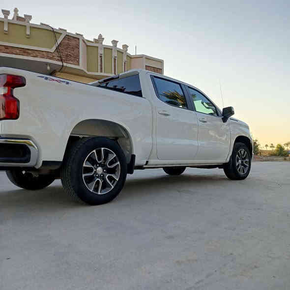 للبيع مستعجل  سلفرادو موديل2023 فئة LT تفاصيلها كالاتي : 
- محرك 2.7  توربو غني عن التعريف شلعةً موطبيعية صاروخ واقتصادي وعملي جداً
- عداد المسافه المقطوعة 19
- باب طويل بدي قصير المرغوب 
- بچم الـ LT لايت فول زينون عالي وناصي وليد 
- ويل كب حجم 20 جمالية ورزانة بالمشي 
- تبريد وتدفه قطعتين فول 
- شاشات كبيرة وسطية ودشبول ديجيتال مال تاهو 
- تطعيم صاجات وفورميكا ملكي انيق جدا
- فول تحكمات ستيرن أوامر صوتية كروز سرعة 
- رادار حراري داتا شو يميز مرور بشر او سيارة او حيوان مع اوتو ستوب وخروج عن المسار وقيادة ذاتية مع ابل كار بلي واير ليس ووظائف متعددة
- كشن كهرباء تدفئة بالكشن منافذ تايب سي 
- تبريد شاشة مناخين منفصلة 
- بصمة ابواب وتشغيل وتشغيل عن بعد
- باب البودي تفتح كهرباء 
- غلاف بودي نوعية فاخرة بلادي من الشركة
- فور ويل شلعة صاروخ واقتصادية بالبانزين
- أربعة انضمة قياده Normal- sport - offRoad- Terrain 
- مانع انزلاق
- تحديد مسار 
- بصمة تشغيل عدد ثنين
- قاصة مخفيه
-هواي مواصفات أعجز عن ذكرها
- حادث السيارة شباك ودعاميه ومقدم الشاصي موجودات بل منشور
- ميكانيك وكهربائيات كفالة عامة مطلقة
- السعر 265
مكان السياره ابي غريب للاستفسار الاتصال ***********
‏‪***********‬‏
