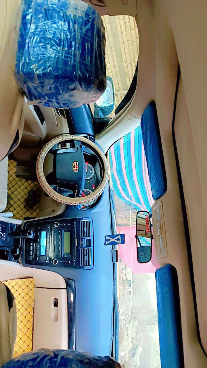 سلام عليكم شباب مرخصة الادمن امكراند c8 2013 مشروع وطني رقم كربلاء سنويه بسمي تحويل مباشر 
محرك مستيبوشي 2400 بلاد هيئه وغرامه عليه شي قليل مطلوبه  تبريد شغال مابيه اي خلل بس كمبريسر فقط احترك عدي قبل كم شهر  مكان السيارة ذي قار قضاء سوق الشيوخ  سعره 67 وبيه مجال قيل للشراي يتصل***********
