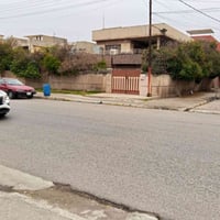دار للبيع بحساب ارض في حي الاعلام مساحة 345م واجهه 15م ركن عرض الشارع ...