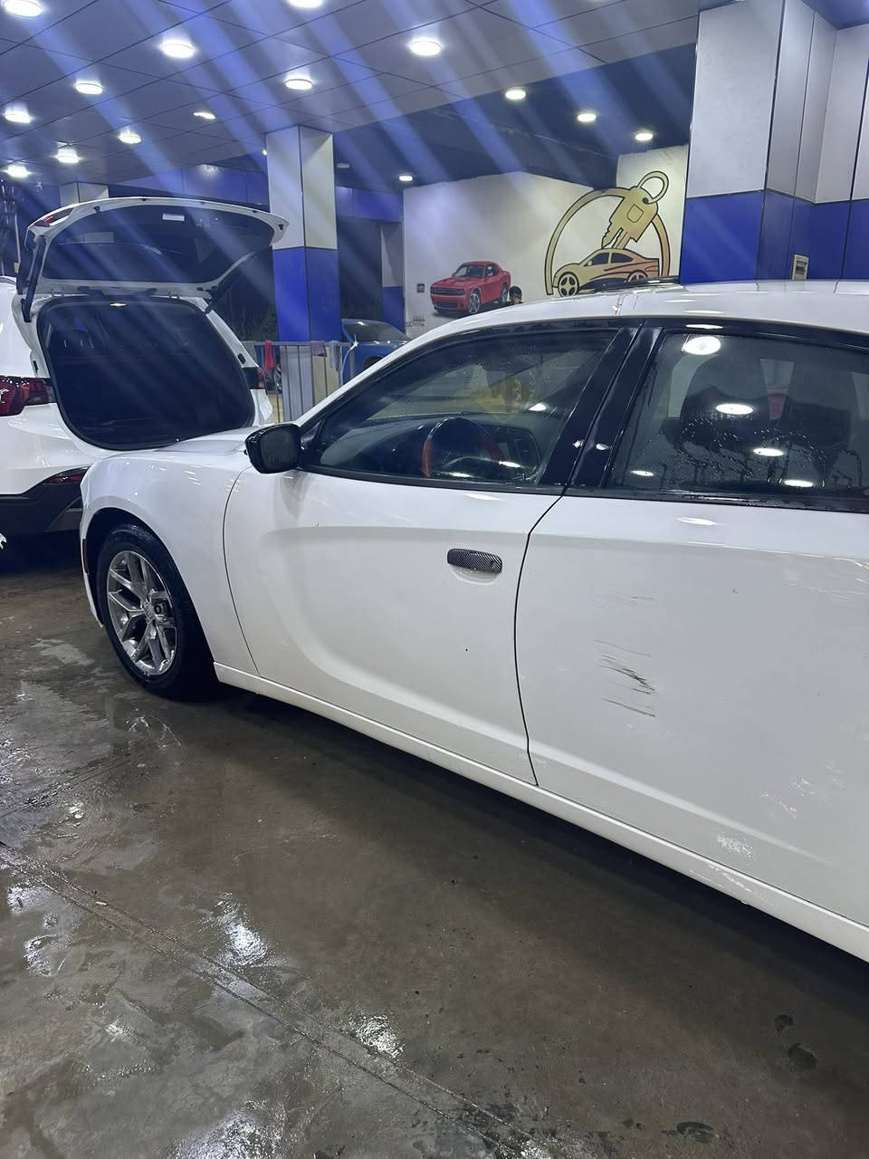 السلام عليكم
دوج تشارجر 2018 SXT PLUS 
وارد امريكي 
ضرر فقط جاملغ جهة السكن بدون دواخل بدون يرباك

المواصفات 
1:فتحة
2:رادار جانبي (نقطة عمياء )+رادار خلفي اوتو ستوب مع حساسات خلفية
3:كشن السائق كهرباء + كشنات تدفئه+ ستيرن تدفئه
4:المرايه الوسطية و الجانبيه تعتيم ذاتي + ترحيب 
5:فتحة سقف
6:شاشة كبيرة
8:دفع خلفي 
9:محرك v6 3.600cc
10:دخول ذكي + بصمة
11:لايتات امامي +خلفي كله LED+كشاف ضباب امامي LED

ملاحضة : السياره صار بيها خادث بسيط ضربه بسيطه بين البابين جهة السكن + موجودات البوب عندي انطيهن مع السيارة+ بدلت بابين بلاديات نفس الون السياره بدون قطره صبغ + بيها شخطة باب خلف السائق كما موضع بالصور 

السعر 20,500$ و بيها مجال للشراي 

للاستفسار راسل الرقم واتس اب   

***********
