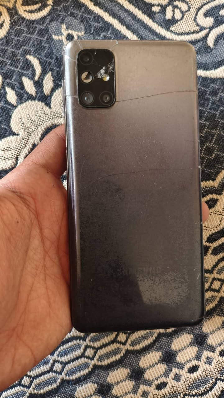 سامسونك m31 s
الذاكرة 128
 الرام 6 
بوبجي 60 فريم 
 الجهاز شغال كامل فقط كامرات ما تشتغل ولمس مفطور الباقي كلو شغال السعر 40شراي راسلني او اتصل ***********
