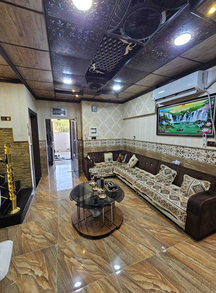 دار ركن للبيع حي الاعلام يقع الدار على شارع 20 متر مساحة 168 متر واجهة 10سند طابو ملك صرف شرط التحويل يتكون من كراج كبير مع صحيات خارجية ومطبخ واستقبال وهول وغرفتين على واجهة البيت مع مناور وصحيات داخليه 
#حي_الاعلام #مكتب_قصر_الامراء_العقاري 
للاستفسار حول السعر والتفاصيل الاتصال على الرقم *********** متوفر واتساب ايضا
