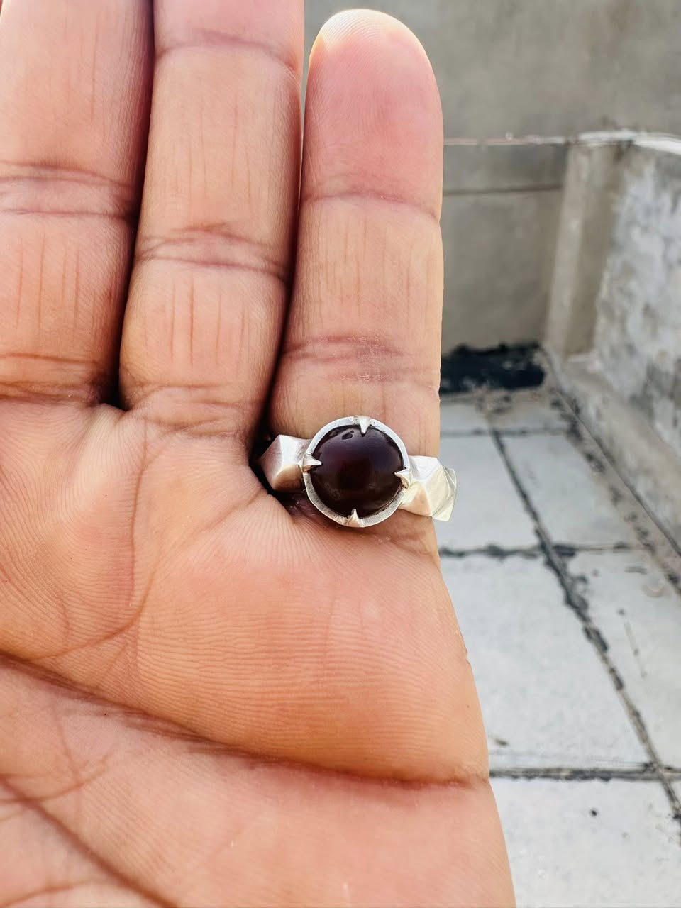 يماني قديم اصيل مغيمه هاي القطعه مثقوبه ثقب ستندر
الصايغ المبدع المولا سجاد S نزاكه هل قطعه والله 

القياس 22 

بغداد حي جميله شارع خير الله 

***********

ماعندي توصيل 

سعره 200 الف قفل من الأخير
