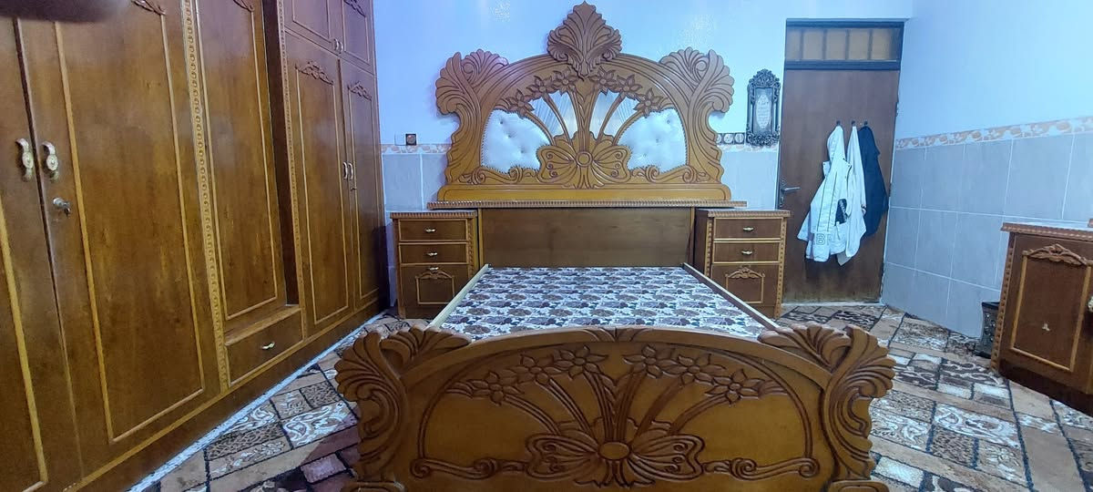 سلام عليكم غرفة 7قطع صاج عراقي  نظيفة كلش السعر ٦٠٠ وبيها مجال مكاني الايسر برطلة الخاص مفتوح *********** وتساب مفتوح
