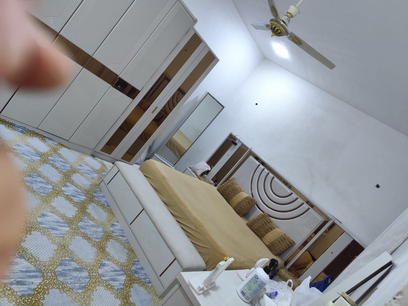 بيت للبيع الناصريه حي الرسول زراعي مساحه 120يتكون من غرفه5*5وصاله واستقبال ومطبخ وصحيات داخليه وخارجيه على شارع عشرين متر تبليط كافه الخدمات 