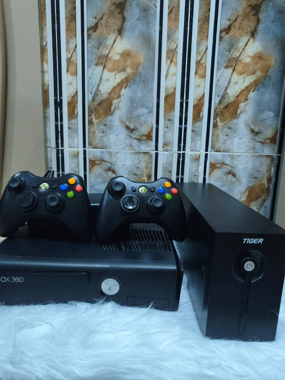 اكس بوكس 360 نسخة Slim للبيع
الجهاز

مهكر ونظيف يحتوي على

GTA 5

Mincraft XBOX 360 EDITION اخر اصدار

Call of duty black ops 1 2و DLC

Forza horizon 2 rise Edition

fnaf باربع اجزاء

 GTA San Andreas

GTA 3

Crissys 3

Call of duty modern wafer 3

Army of Tow

Slenderman

Farm simoliter

والمزيد من الالعاب المشهوره والممتعه مع حسابات رائعه ويدعم الالعاب من اجهزه (psp وxbox original)

مع هديه بطاريه لليد ومعه يو بي اس (يُباع بشكل منفصل) والهارد بسعة (256GB) اي يحمل ما يقارب (80) لعبة من جيله

بسعر 110 الف به مجال بسيط به عيب لا يؤثر عليه وهو ما يفتح اقراص فقط تنزيل داخلي (جميع العابه محملة)


**إذا كنت صاحب هذا الإعلان وتريد حذفه لأي سبب، رجاءا أرسل رسالة إلى الدعم الفني**