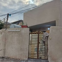 دار للبيع مساحة 100م واقع حال  يحتوي على كراج + استقال + حولي + صحيات ...