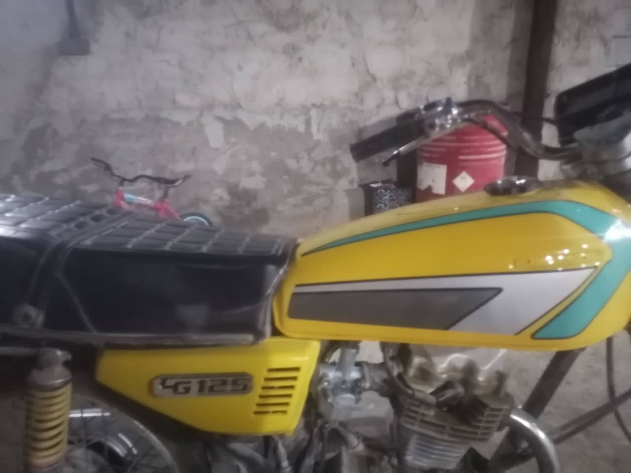 دراجه إيراني اصلي شرط مكتوب ع الشاصي شلامجه اصوليه أوراق منفيس دراجه جديده جاهزه من كلشي كير ومكينه بجيس مديل 22
السعر ٧٥٠ وبيه مجال 
***********
نجف شارع المطار
