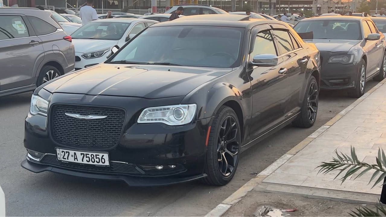 اوباما كرايسلر  (C300)  للبيع فقط
الموديل 2016 اصل 
الفئه C
اللون اسود 
الرقم ذي قار  ثاني يوم التحويل بسمي  
فتحه بل سقف 
تحكمات كامله بل ستيرن
حجم المحرك 3600
 (وارد امريكي )
تشغيل عن بعد 
كشنات جلد بيجي مع تحكم كهرباء 
مكان السياره ناصريه مركز  
*********** ناصرية, ذي قار
