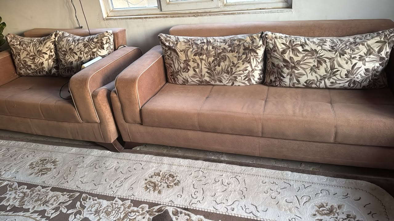 السلام عليكم
تخم 10 مقاعد استخدام قليل ونظيف ومو مكسور للبيع 
للتواصل ***********
