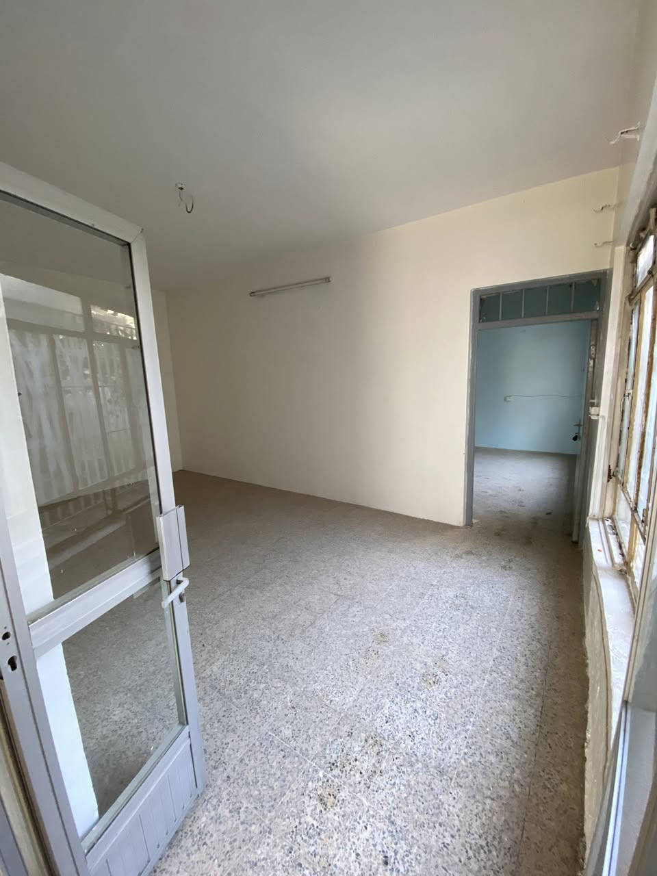 دار للبيع / موصل حي النور قرب السوق
المساحة 315 م - الواجهة 10 م ( المتر بمليون )

تكون البيت من طابقين 5 غرف نوم و4 صحيات ووحدة من الغرف سويت - حديقتين خلف البيت وامام البيت

للأتصال والتواصل ***********
