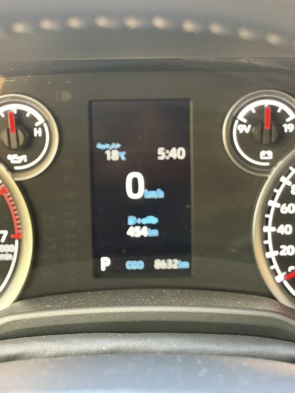 🚙🔥 تويوتا لاندكروزر 2024 GXR 🔥🚙
ألقوة والاعتمادية
للبيع بسعر منُاسب شركة SAS 
ألرقم : سليمانية 
الممشى : 8,6 km السيارة بعدها بحالة الوكُالة جديدة .
مكان السياره : ديالى بعقوبه 
🔧 المحرك:
• V6 سعة 4000 سي سي
• اعتمادية عالية
• عزم قوي للطرق الوعرة والرحلات

⚙️ الأداء والدفع:
• ناقل حركة أوتوماتيك
• دفع رباعي 4×4
• مناسب للبر، السفر، والاستخدام اليومي

🛋️ الداخلية:
• 7 ركاب – 3 صفوف مقاعد
• شاشة وسطية
• تكييف متعدد المناطق
• مقاعد مريحة ومساحات واسعة

💡 الخارجية:
• تصميم قوي وهيبة معروفة
• مصابيح LED أمامية وخلفية
• جنوط سبور
• ارتفاع ممتاز عن الأرض

🛡️ الأمان:
• أنظمة ثبات وتحكم
• أكياس هوائية
• أنظمة مساعدة للطرق الوعرة
للتواصل إتصال او واتس آب 
***********
