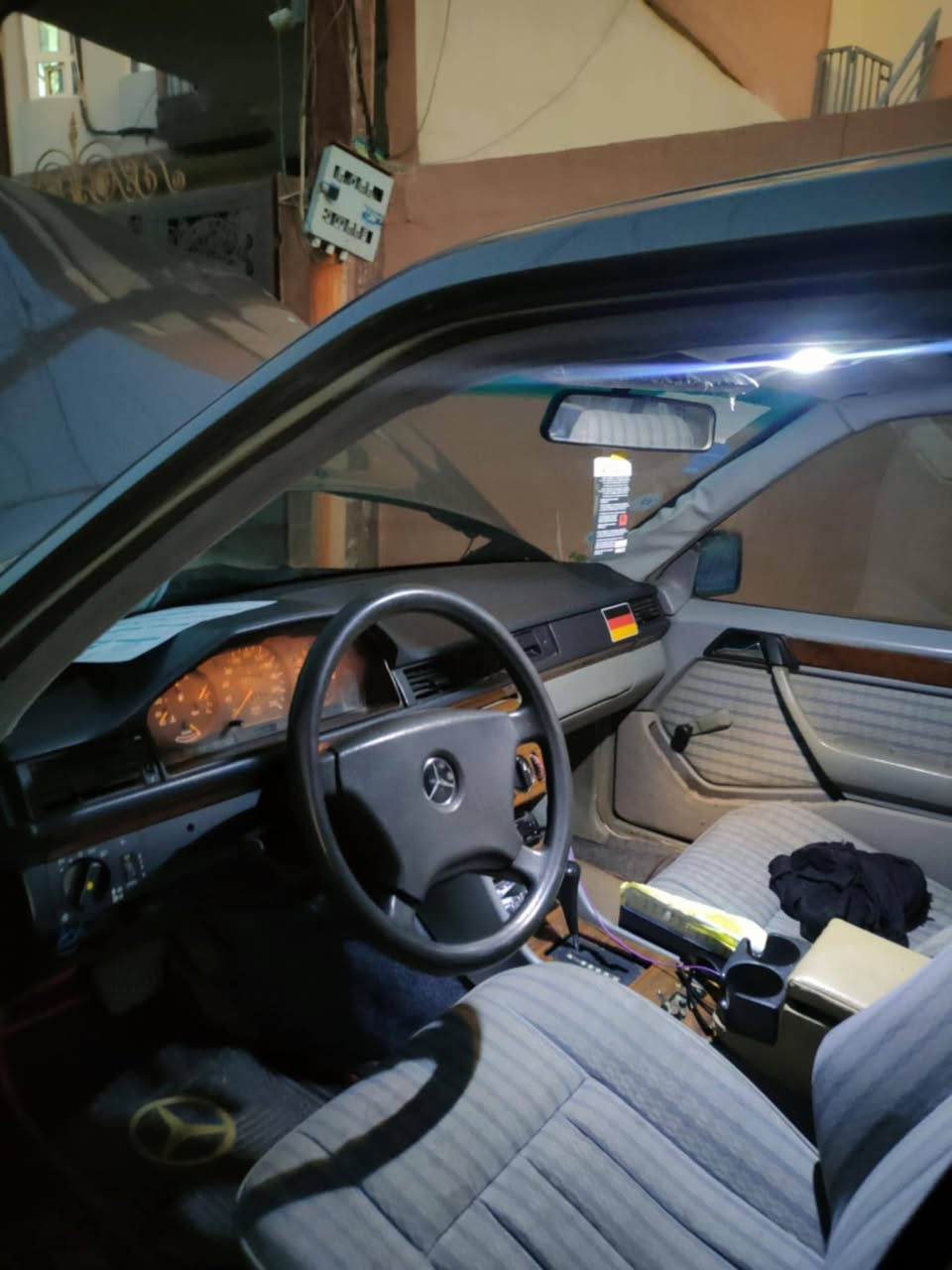 مارسيدس دب للبيع منو شراي يخابر ع هاي رقم صاحب سياره ***********
