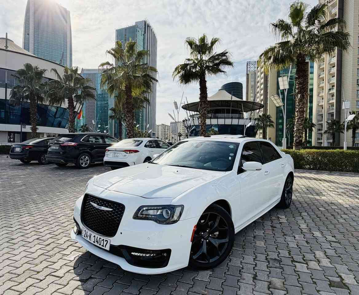 سلام عليكم اوباما 2022 كلين تايتل بدون حادث بلعراق بيه صار تعديل بارد قليل بلجاملغ الخلفي فقط ماشي 39 فول مواصفات 300S سعره 330 وبيه مجال ***********
