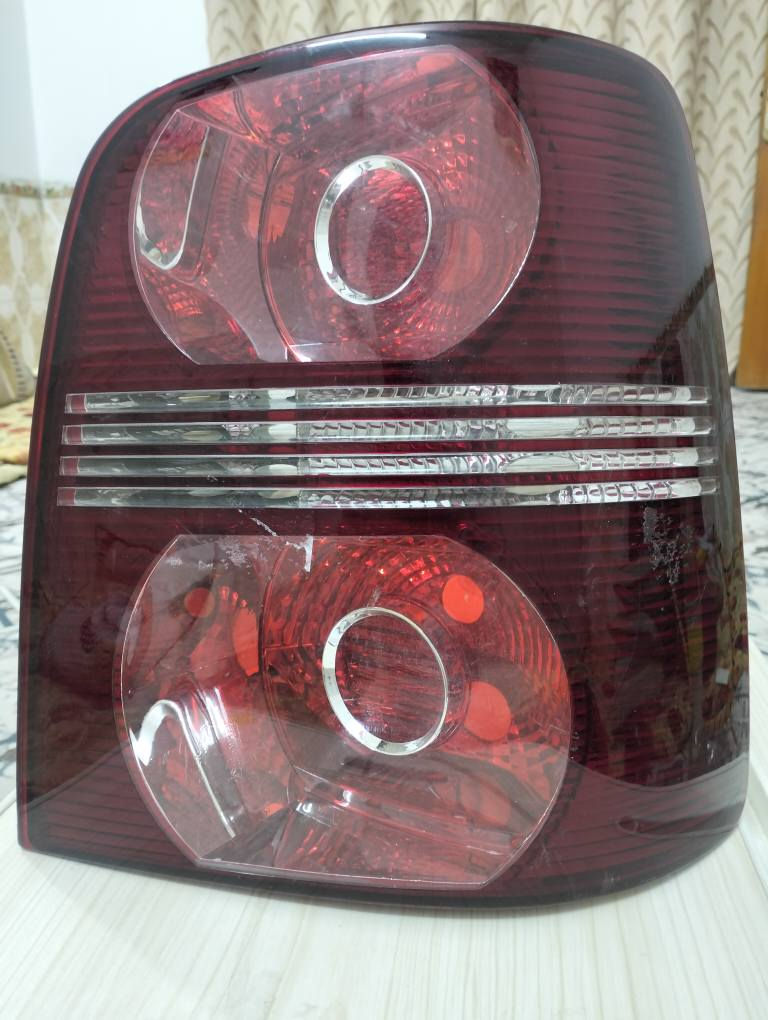 بك لايت R 
فولكس واكن توران 
جديد يرهم على موديل ( 2006) إلى (2010) 
سعر 25 
*********** دهل اوران, واسط
