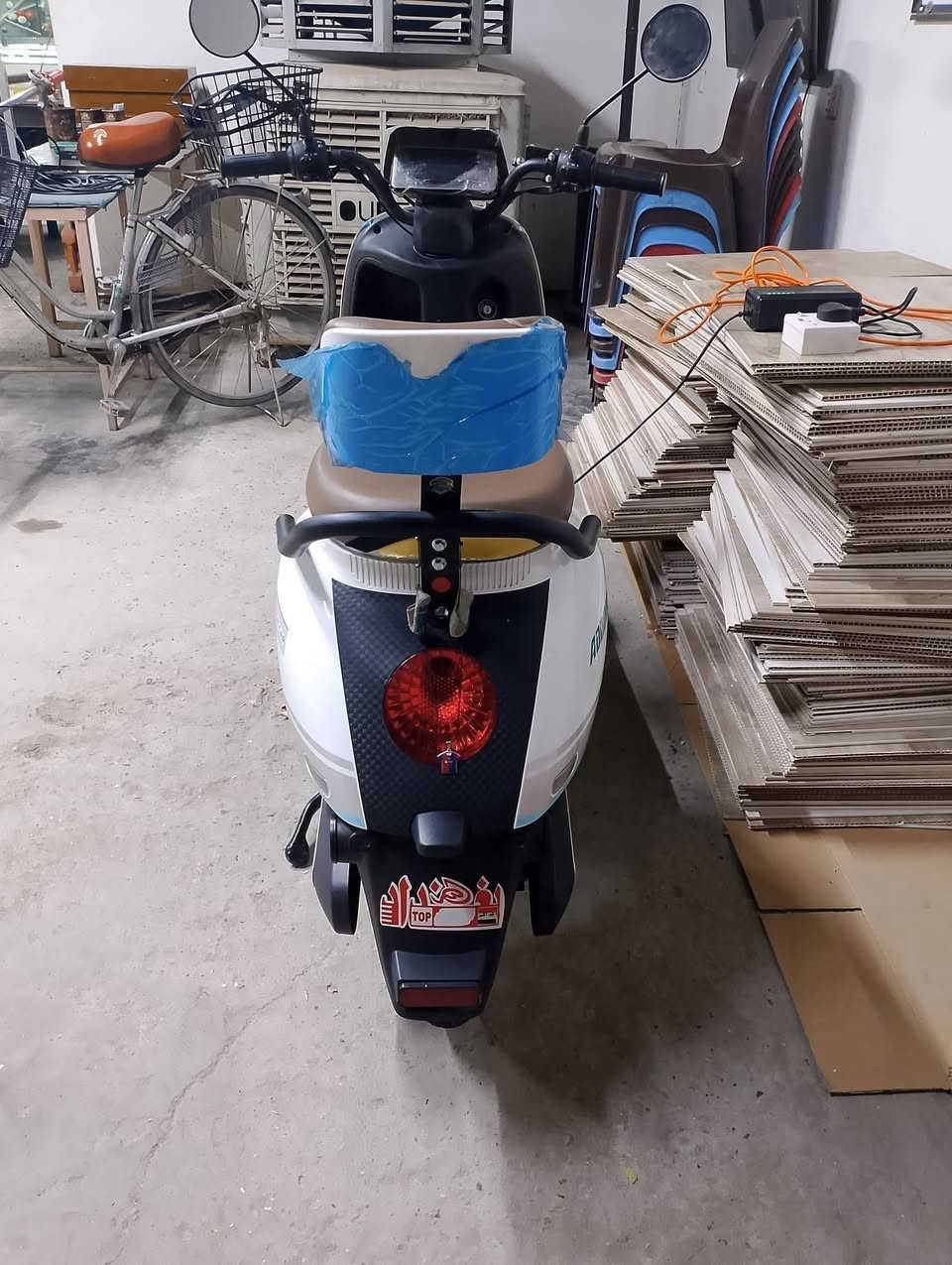 سلام عليكم دراجه شحن شكل عبد الحليم عدد البطاريات 5 عدد سويجات 2 بصمه عدد1 3سرع دراجه بعدهه جديدة كهربائيات كلهه شغاله السعر450 وبيهه مجال قليل المكان بغداد حي القاهره قرب نادي طلبه للتصال ***********
