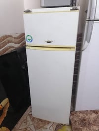 ثلاجة مصلح • حجم ١٠ • ضمان ٧ايام