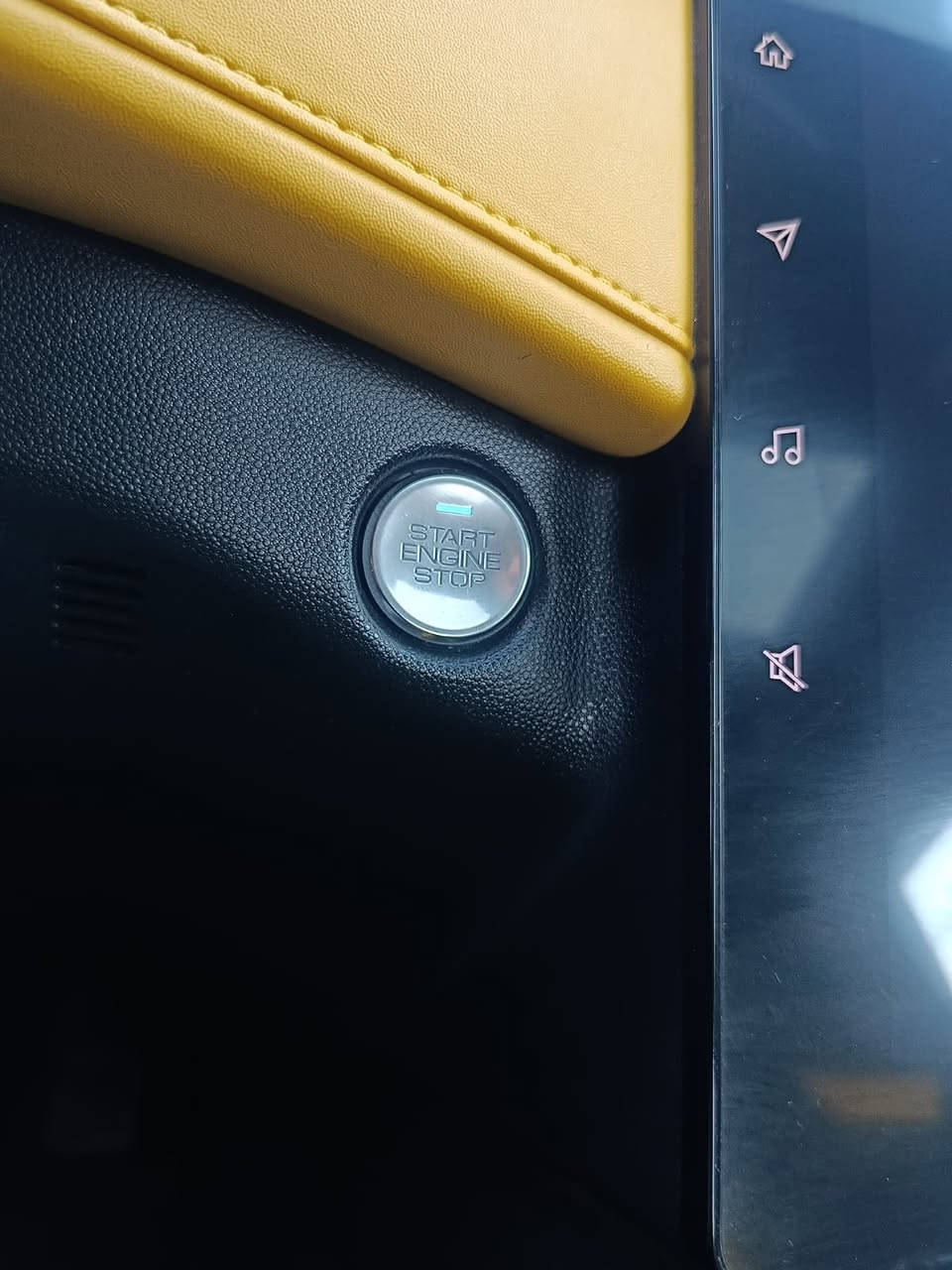 دونغ فينغ    موديل 2025
فول موصفات 
السعر ٢٣مليون  قبل كم شهر خذته ٢٤
بيع لغرض. الحاجه ***********
رقم بغداد باسمي 
سياره بحاله زيرو ماشيه ١٦
وظع الشركه

مواصفاتها $

بصمه تشغيل 

فتحة سقف
رادارات 

تشغيل عن بعد 

كشنات تدفئة 

كشن كهرباء 

رادارات جميع الاتجاهات 

تحديد مسار 

شاحن وايرلس

شاشة كبيرة وكامرة دوارة 

اضائة داخلية بالابواب والوان متغيرة

اشاير بالمري 

كشنات مطعم بجلد 

لدات شمعه بلايت الامامي

لايت زينون عالي وناصي بلادي 

سايد بريك بصمة
