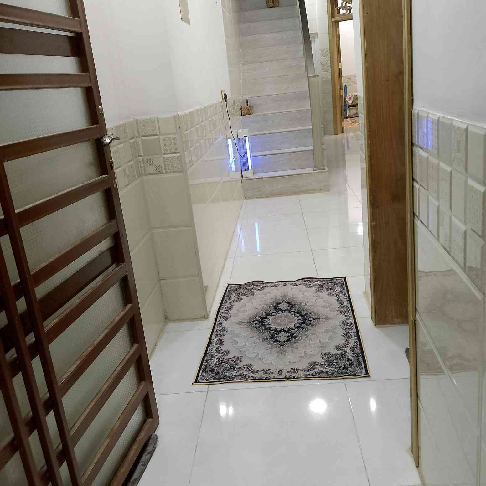 سلام عليكم
الدار للبيع 
المساحه /100
الواجهه / 5 
النزال/ 20

 بناء كامل حديث طابق واحد 
استقبال _ كلدور _ مطبخ بارد _ مطبخ حار _ غرفه نوم _ حمام _ صحيات خارجيه 

العنوان / كراغول شارع زين العابدين 
الاستفسار على الرقم. ***********
