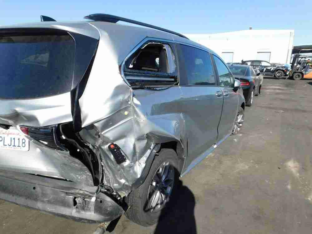 سلام عليكم
تيوتا سينا موديل 2025فئه xle فول موصفات هايبرد رقم بغداد تحويل ثاني يوم ماشيه 18الف 

الموصفات 

8راكب 

ابواب كهرباء +ابواب ذكيه تفتح عند الاقتراب 

كرسي 2 كهرباء +تدفئه تبريد 

تدعم الشحن الاسلكي 

الضرر :

كما موضح بل صوره جاملغ خلفي راجع بارد وجنطه مبدله 

السعر : 

340$وبيها مجال 

***********

مكان كربلاء
