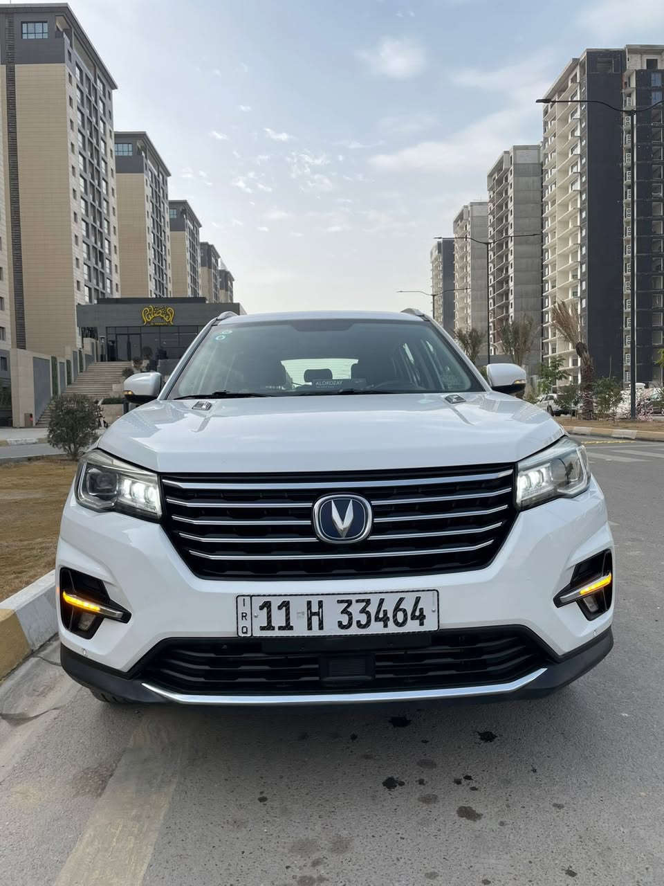 شانجان CS75 موديل 19 بغداد رقم انكليزي حرة
عالم من الرفاهية 
بدون صبغ بدون ضربه بدون حادث 
بعدها داخل الضمان ماشية 50 كيلو 
نبلش من المواصفات 
الخارج كله حساسات داير مداير السيارة وكامرة خلفية
اشاير بالمري كشافات ثلجية وليدات زينون بلادي
وبعد مواصفات 
نجي للداخل 3 الوان 
جلد كشنات تدفئة 
سلايد روف بانوراما 
4 أنظمة قيادة 
محرك 1800 تيربو
كير Ate ميكانيكي 
مصنعة خصيصا لأجواء الخليج تحديدا العراق 
السيارة تحفة فنية والصور وحدها تسولف
سعرها بشركة شانجان ب30 الف دولار 
وبالمعارض اقل شي 20 الف دولار 
ويمنا فقط ب148 
يعني بكل صدق بالعافية على الي ياخذها 
مكان السيارة بغداد
***********
راح نخلي فديوهات الها بالتعليقات 
#كراجك_يمنا_صفحةمميزة_ولديها_تلاميذ_مميزين_طفوبس😅
